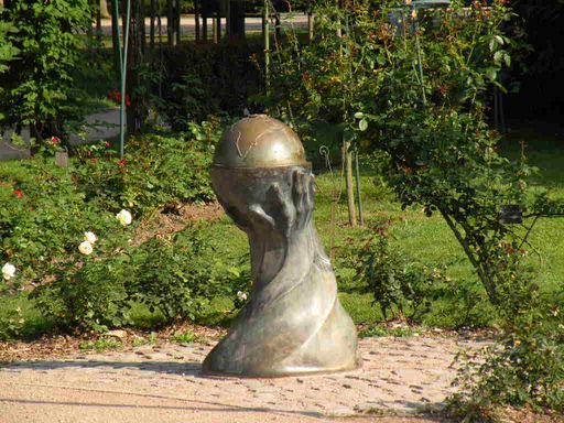  sculpture, roseraie de la Pépinière